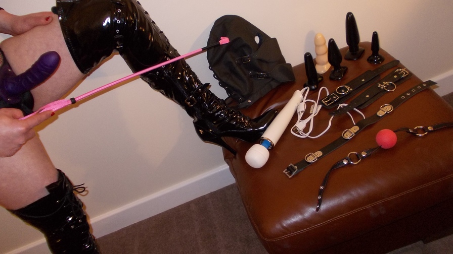 Sex toys & bondage equipment